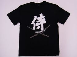 【日本のおみやげ】【ホームステイおみやげ】【日本土産】（漢字・和柄）◆和風Tシャツ【侍＆刀】大人用（M～3L）黒地