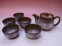 【日本のお土産】◆淡雪桜ポット5客茶器揃セット【日本美陶】
