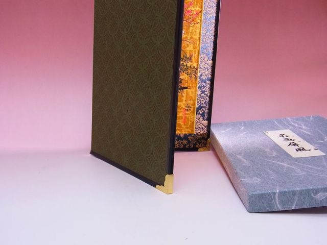 日本のおみやげ】◇屏風 中二曲（公挙花車図）高級化粧箱入