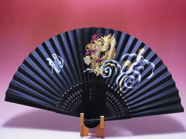 日本のおみやげ 絹扇子 飛龍 絵柄扇子 掛扇別売り 日本のおみやげ 絹扇子 飛龍 絵柄扇子 掛扇別売り