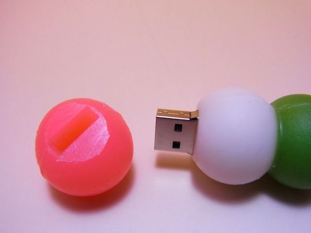 日本のおみやげ】◇本物そっくりUSBメモリ【3色団子】食べ物シリーズ