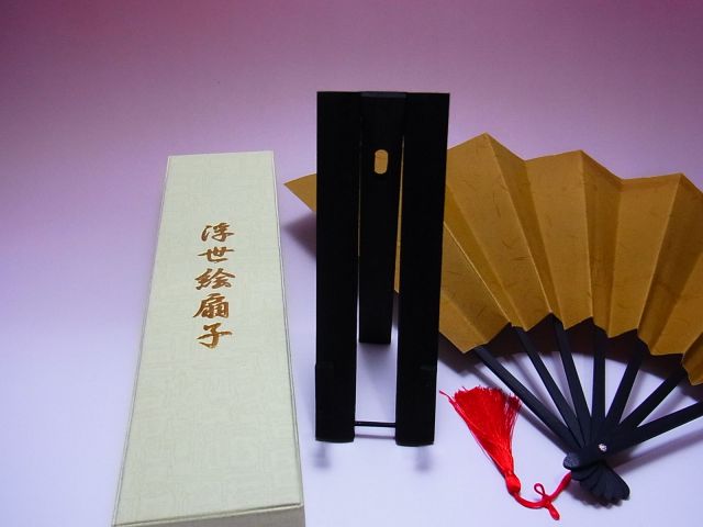 【値下げ】日本刺繍　扇　額入り、玄関飾りに… 額透かし彫扇 紗月 蘭 白 | 紗月扇 京都【オンラインショップ】 | 京