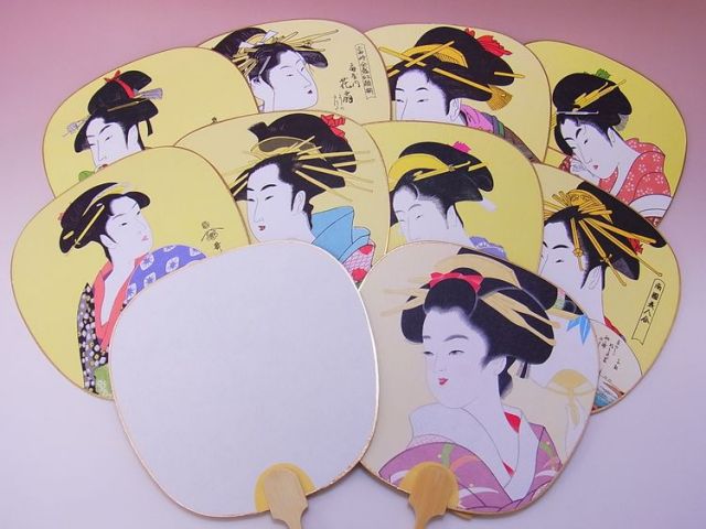 日本のおみやげ】◇中型うちわ【浮世絵柄アソート】絵柄は当店お任せ