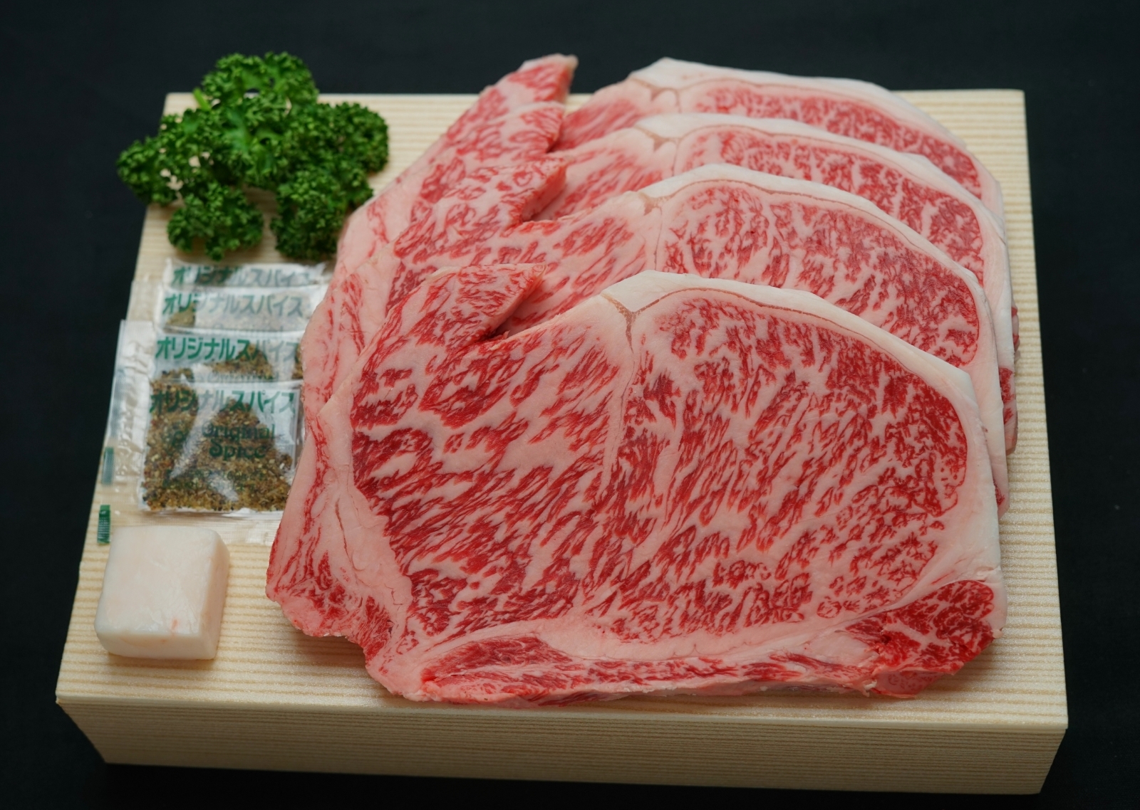 ギフト　厳選和牛　A５サーロインステーキ２００ｇ　４枚入