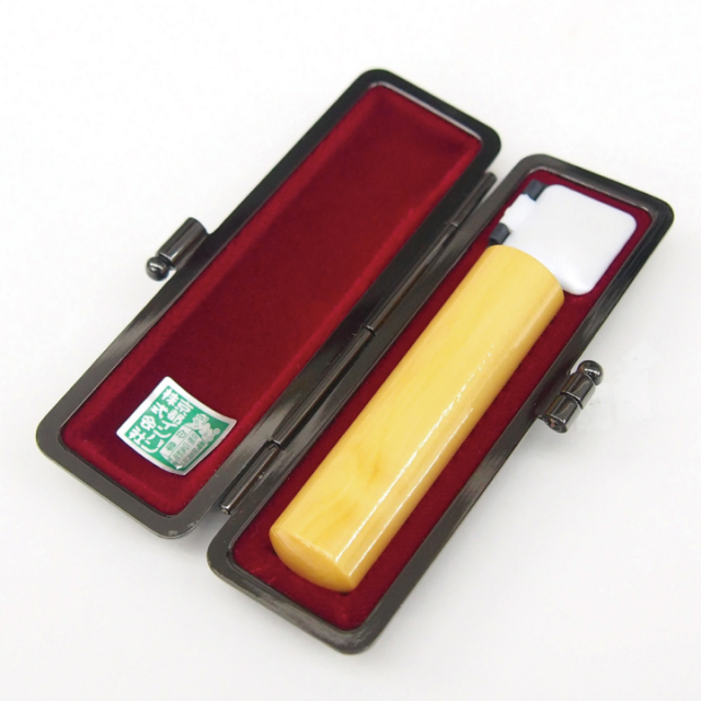 シックに決めたい印鑑ケース。オーストリッチ風印鑑ケース。16.5-18.0mm