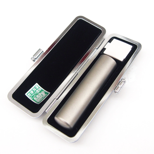 チタンカラーケース黒水牛収納時