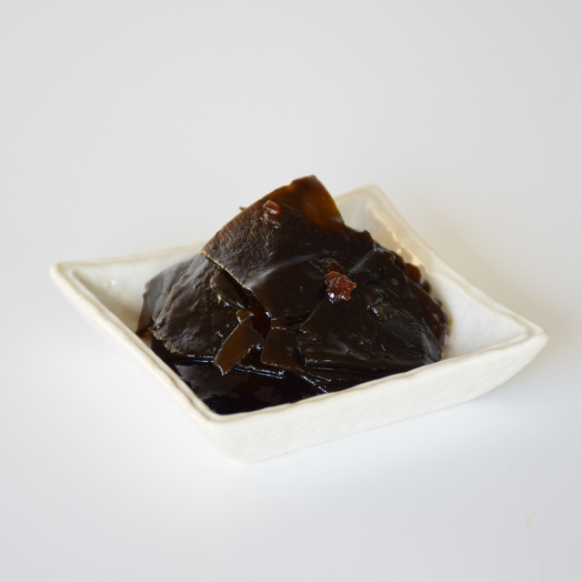 柚子発祥の地のひとつとされる京都水尾産の「柚子」を使用。ゆず昆布【野村佃煮　錦店】