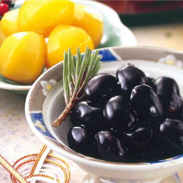 厳選された京の恵みを上品に炊き上げ。京丹波ぶどう黒豆煮豆・利久栗甘露煮セット【黒豆茶庵　北尾】