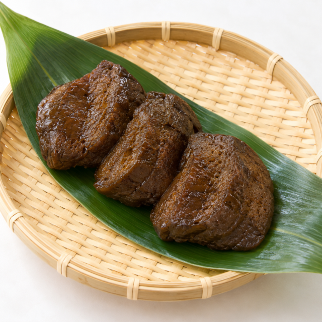 揚げて、じっくり炊き込んで味しみる精進の生麩。利休麩【麩房老舗（ふふさろうほ）】