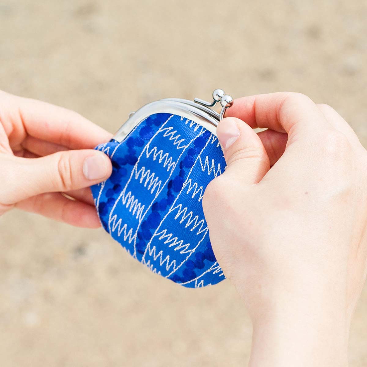 KY70-696／ミニがま口／ウニ殻〈青〉／【3個までゆうパケット可】