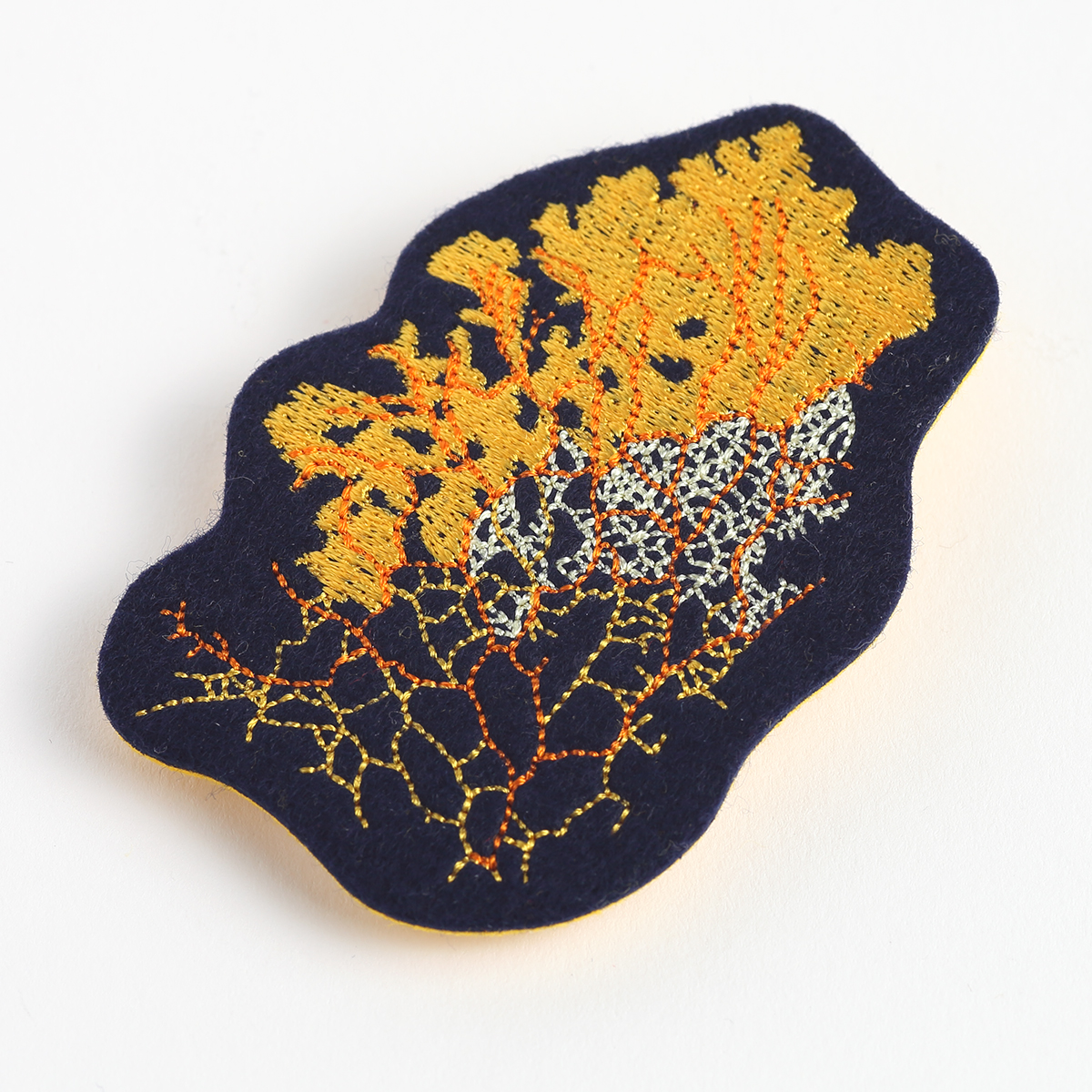 KY88-1124／ブローチ／もじほこり