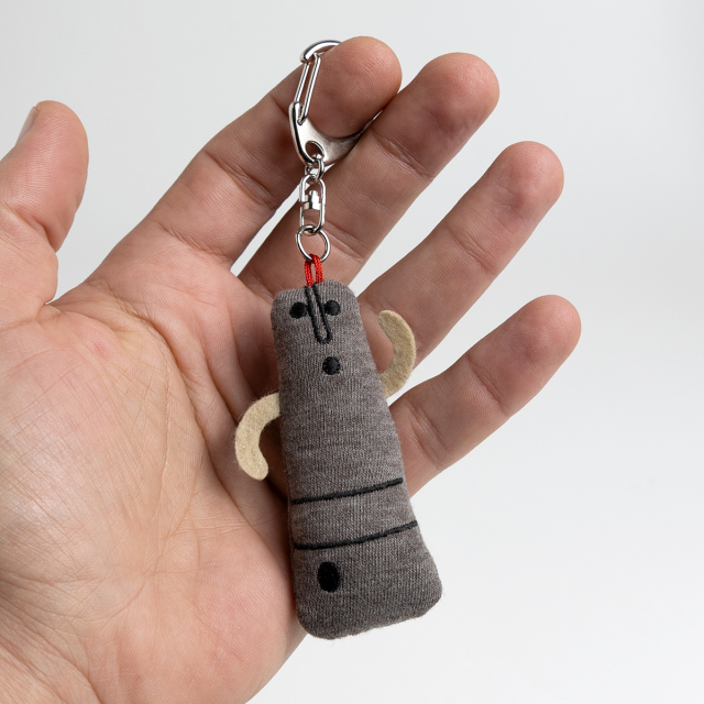 KY42-1139B／キーホルダー／はにわ踊る人々(茶)