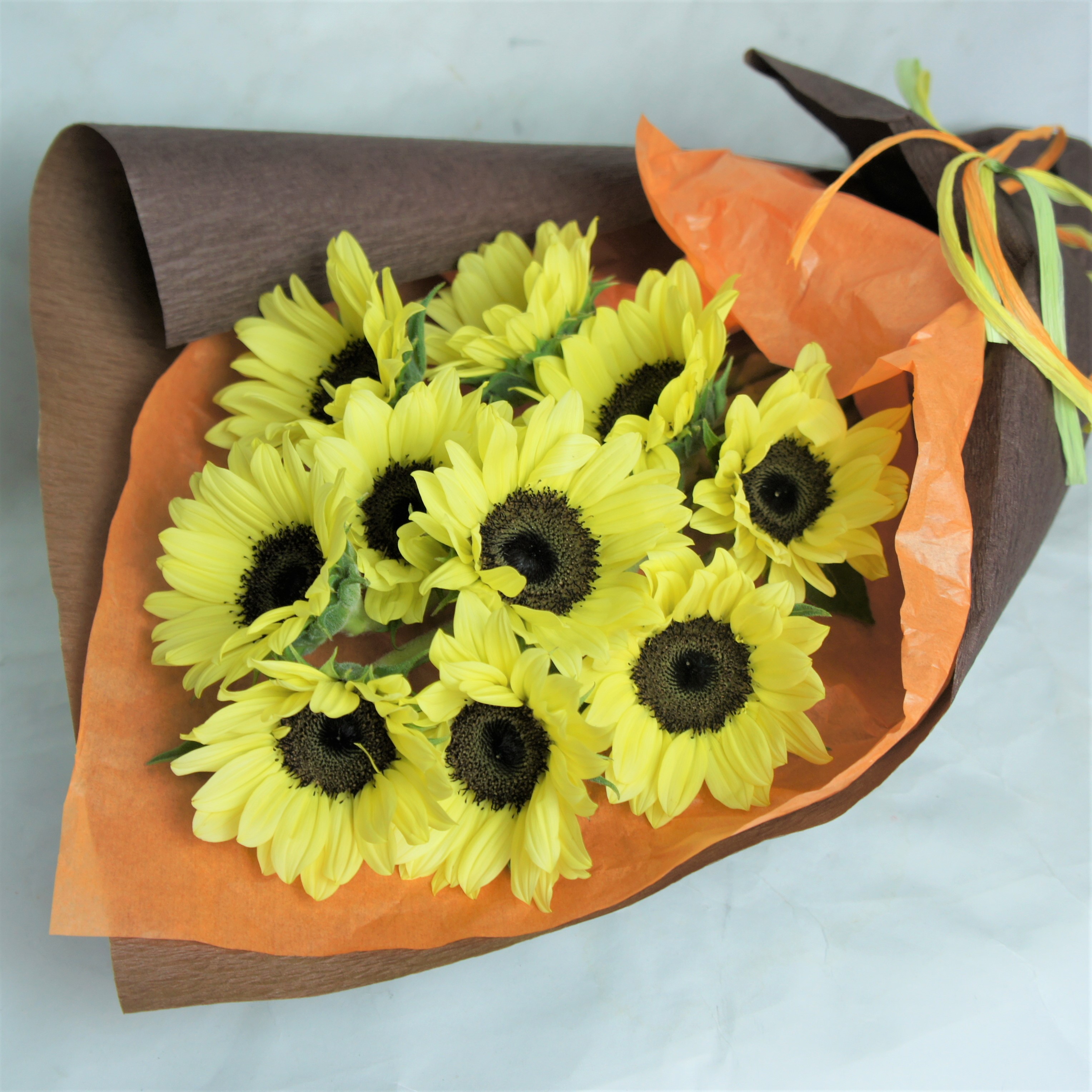 ひまわり 花束 ブーケ ヒマワリ 向日葵 10本 誕生日 ギフト 送料無料 夏のギフト 上品で可愛い色レモンイエロー 花束
