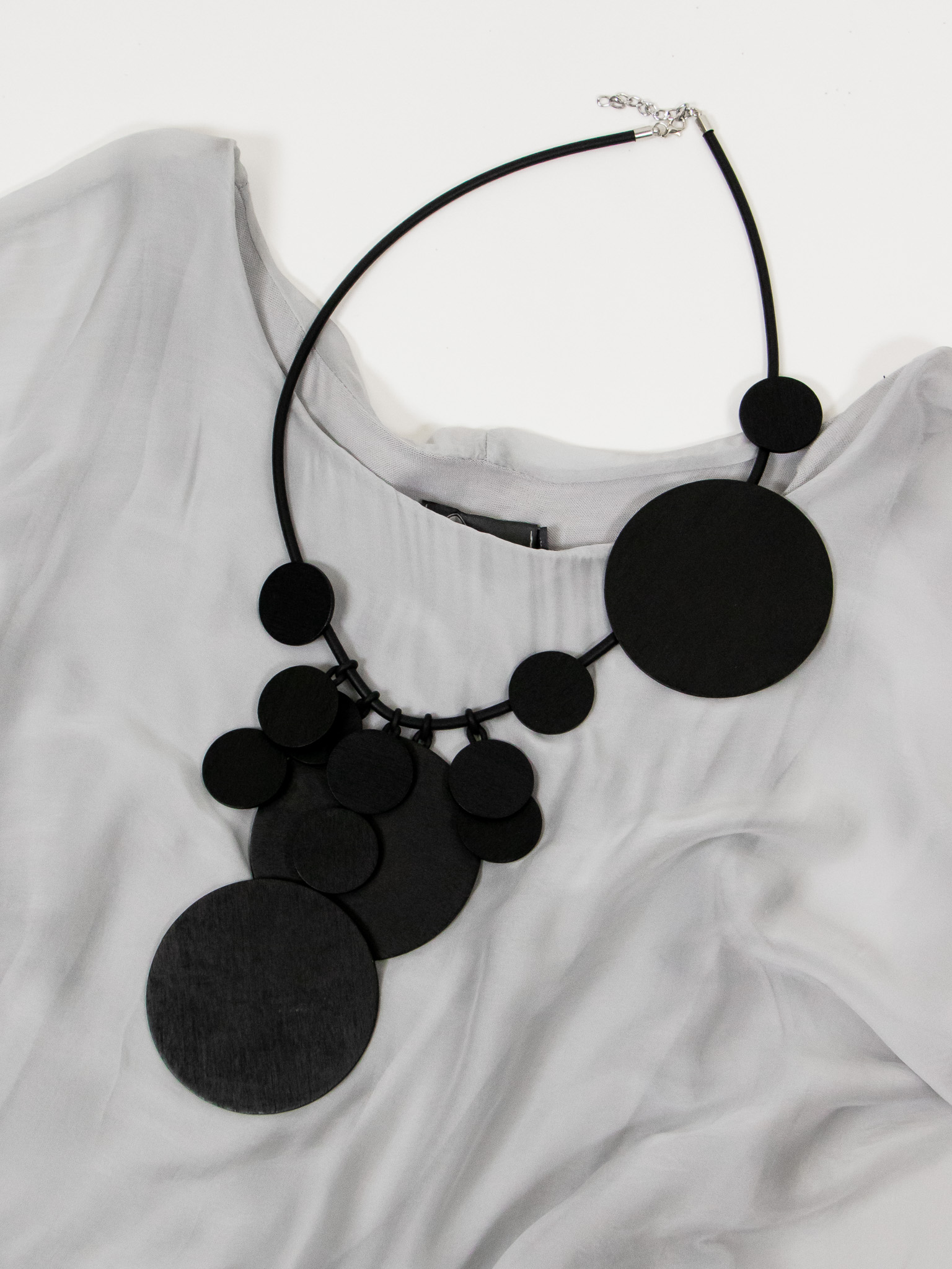 ランダムサークルウッドゴムネックレス