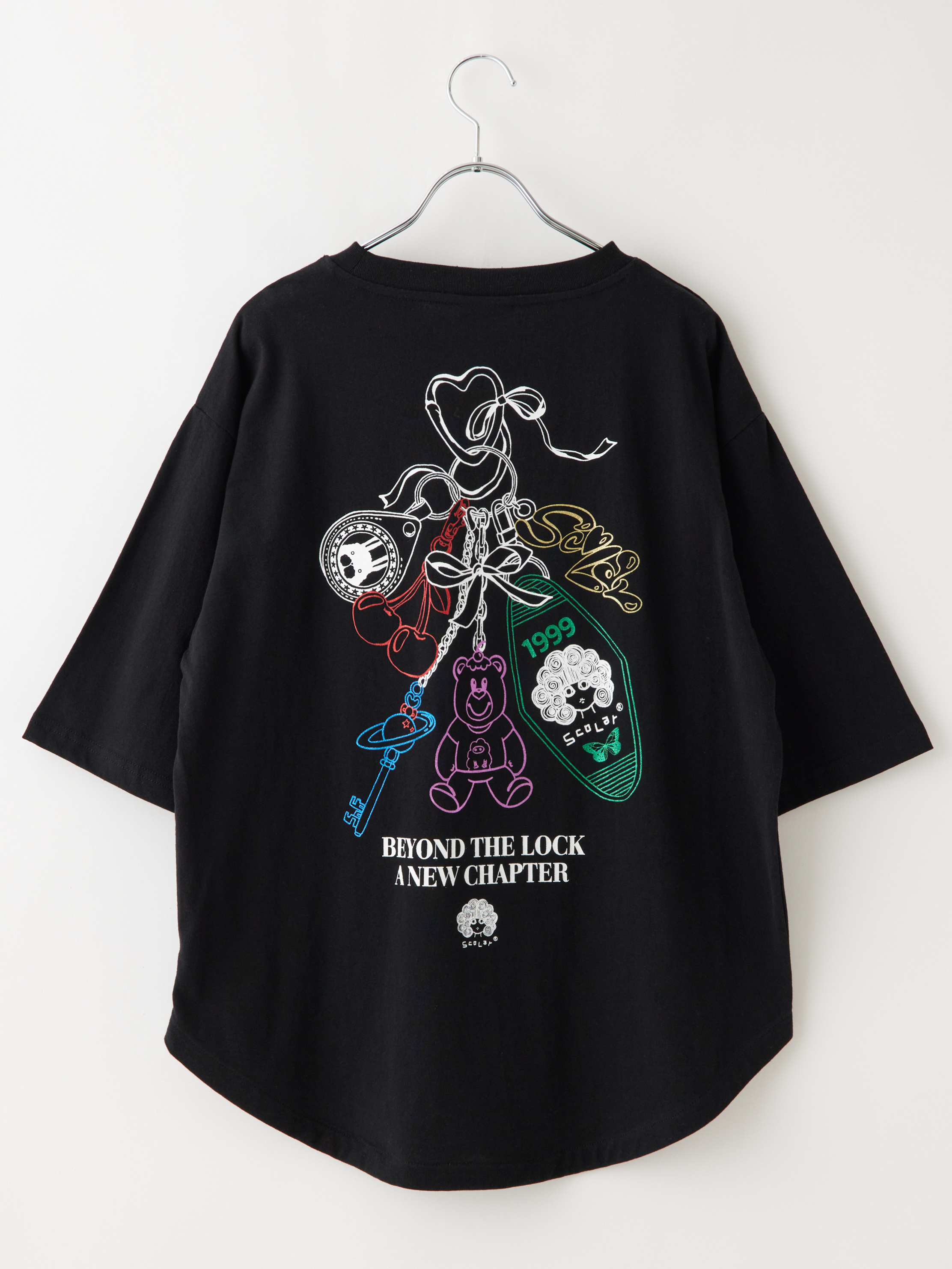 バックラメプリント裾ラウンドTシャツ