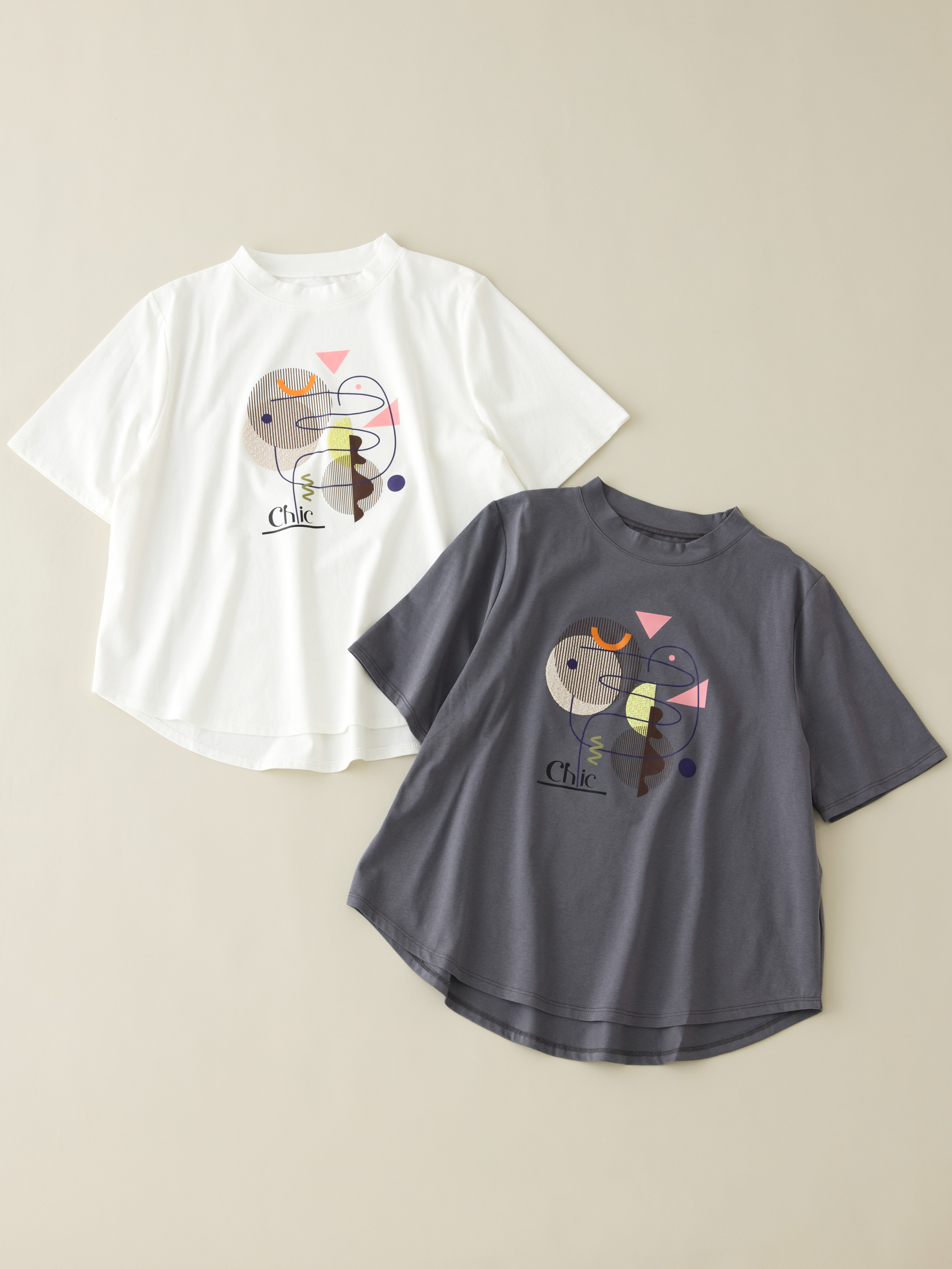 アートモチーフプリントヘムラウンドTシャツ