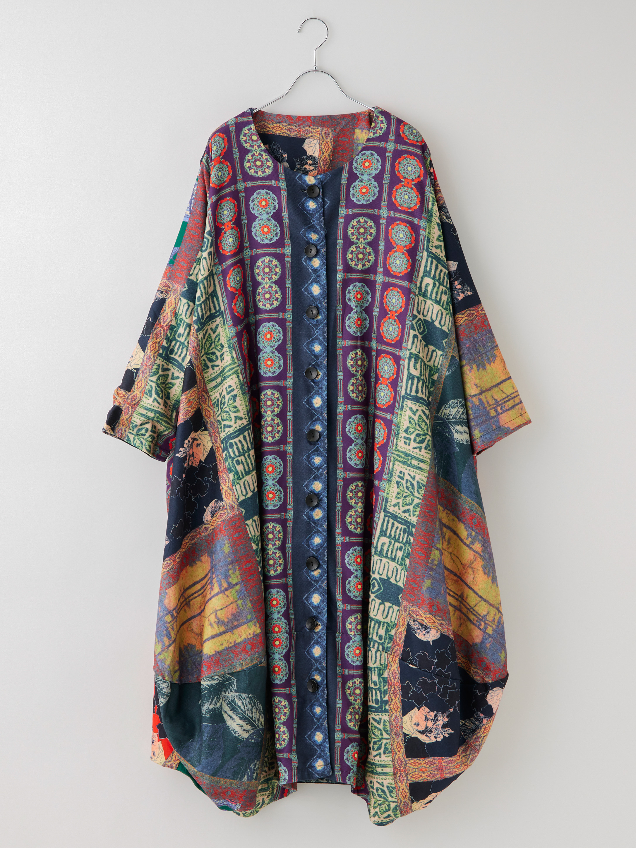 ARTISAN✨ベルテッドロングコート　総柄　総刺繍　切り替えベロア生地 ARTISAN✨ベルテッドロングコート 総柄 総刺繍 切り替えベロア