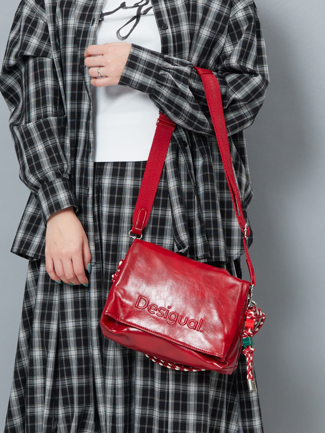 編み込みデザイン ショルダーバッグ 黒　チャーム付 STYLEBLOCK（スタイルブロック） ショルダーバッグ バッグ 編み込み