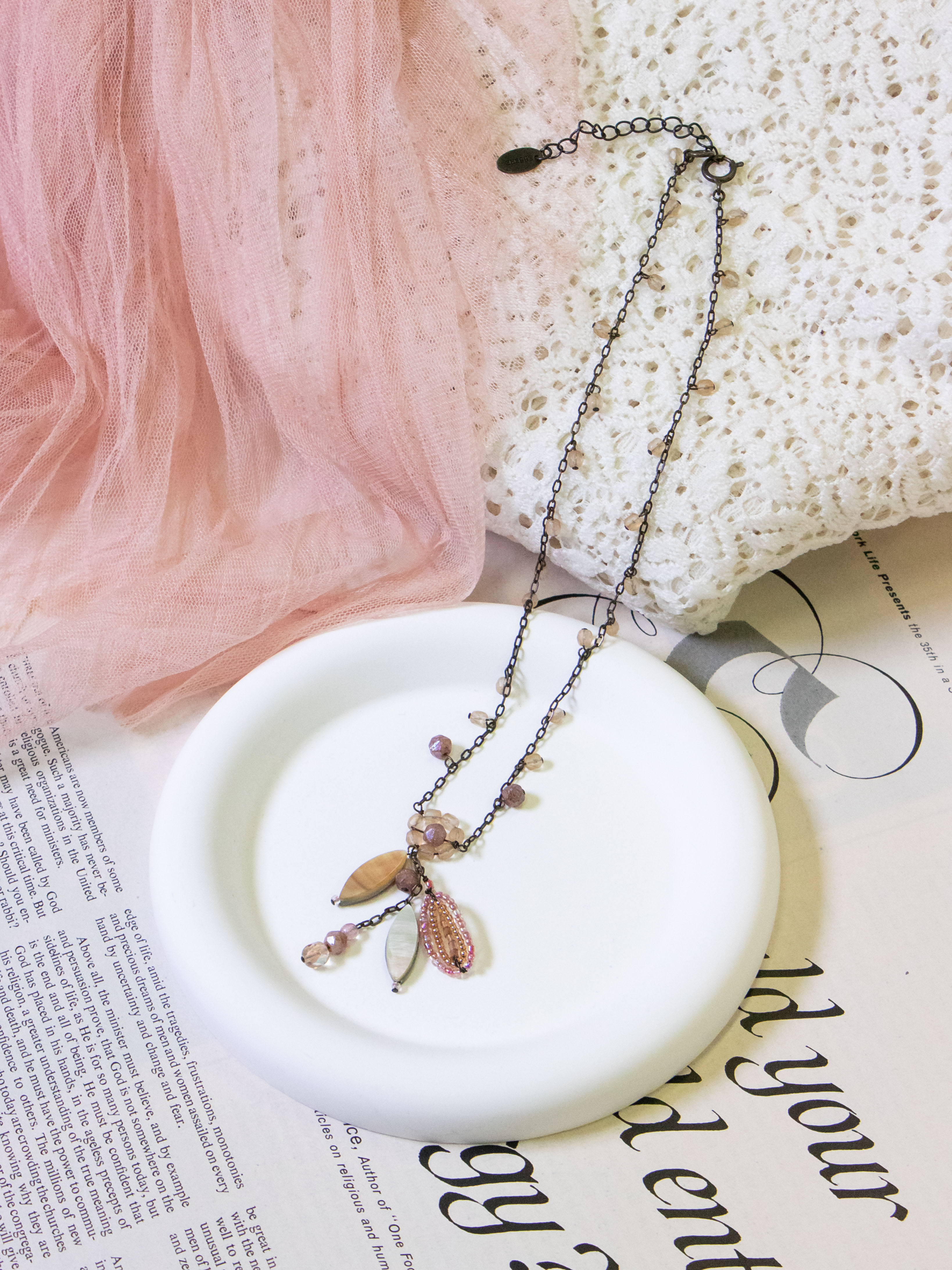 フラワーリーフビーズネックレス