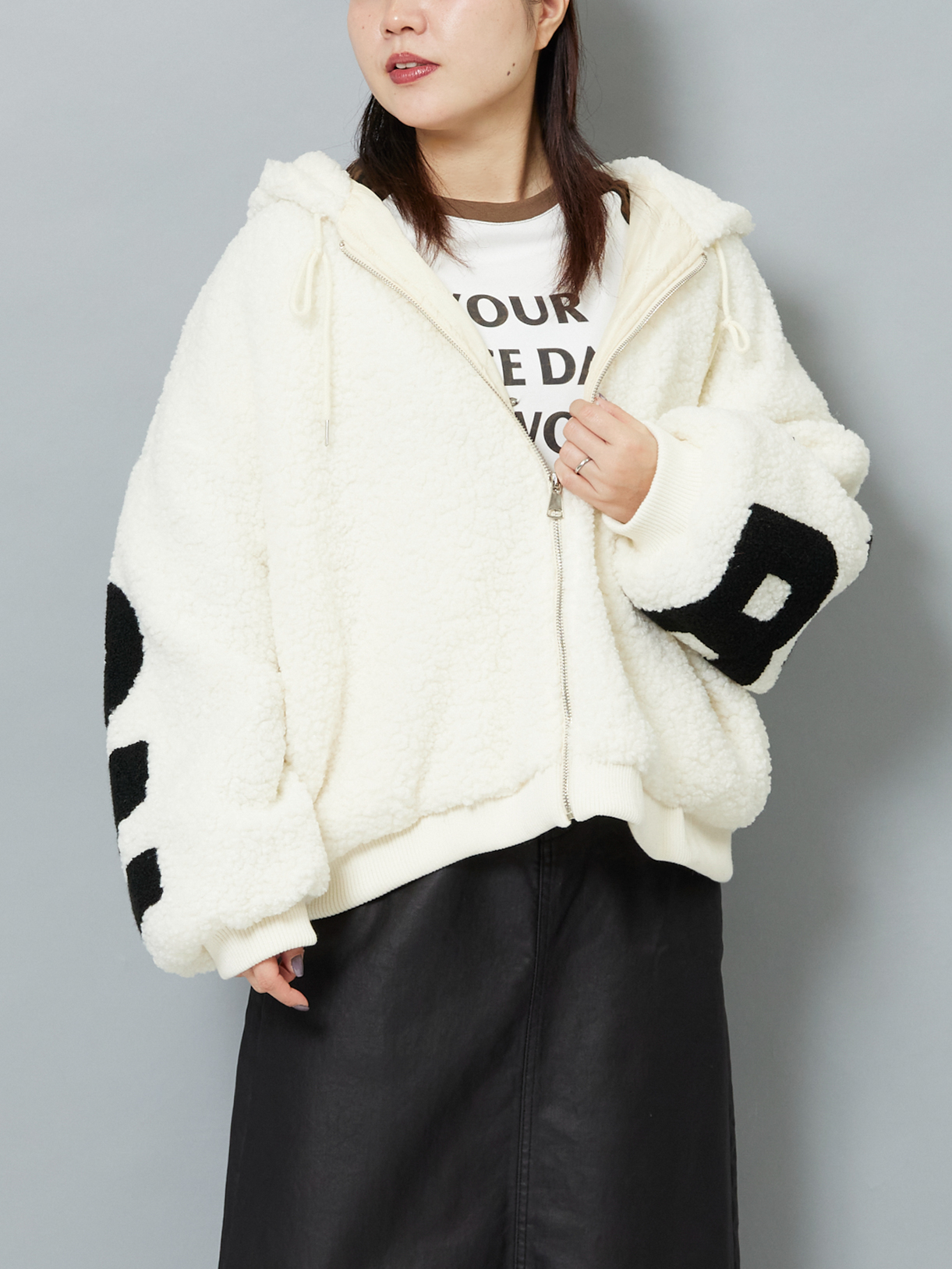 バックロゴフード付きボアブルゾン la primavera online store