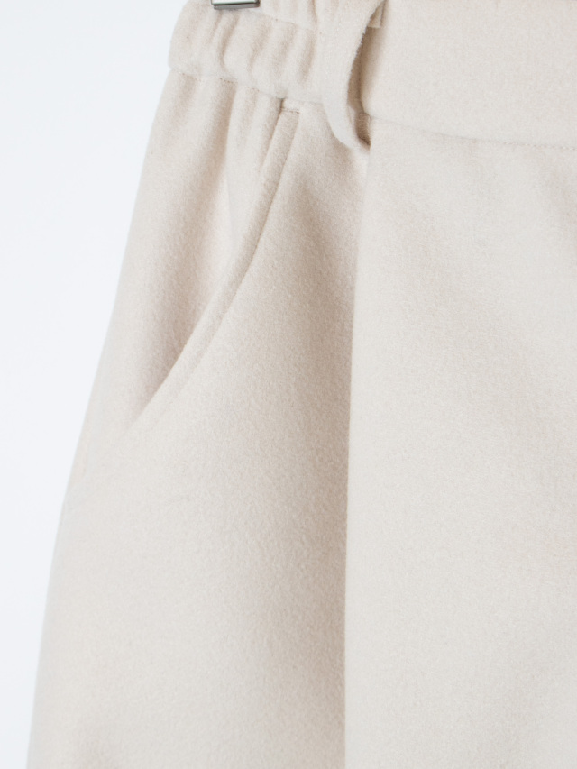 POP刺繍微起毛パンツ la primavera online store