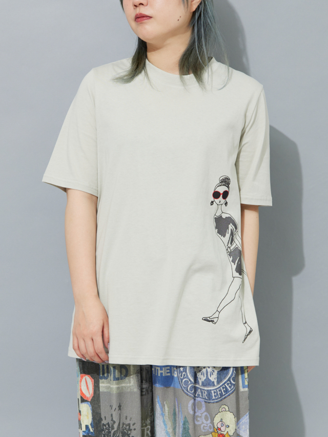 サングラスレディお散歩Tシャツ