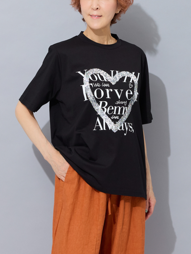 ハートスパンコールメッセージロゴTシャツ
