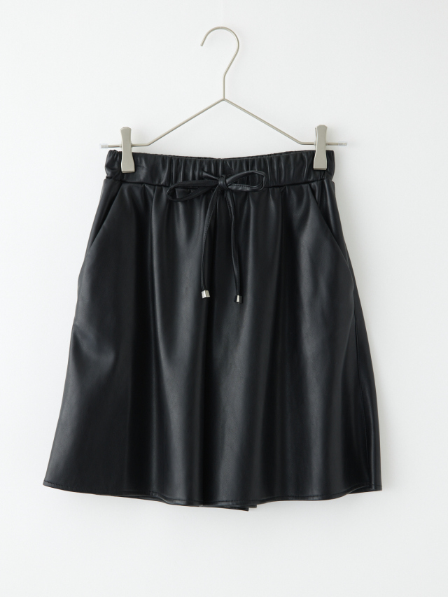 レザー風ショートパンツ