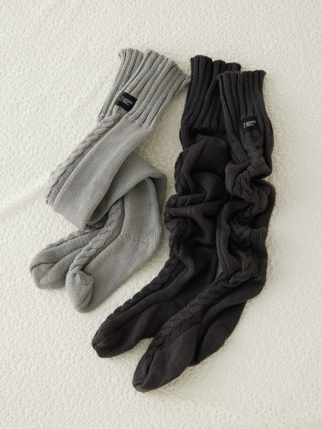 ケーブル編みハイソックス