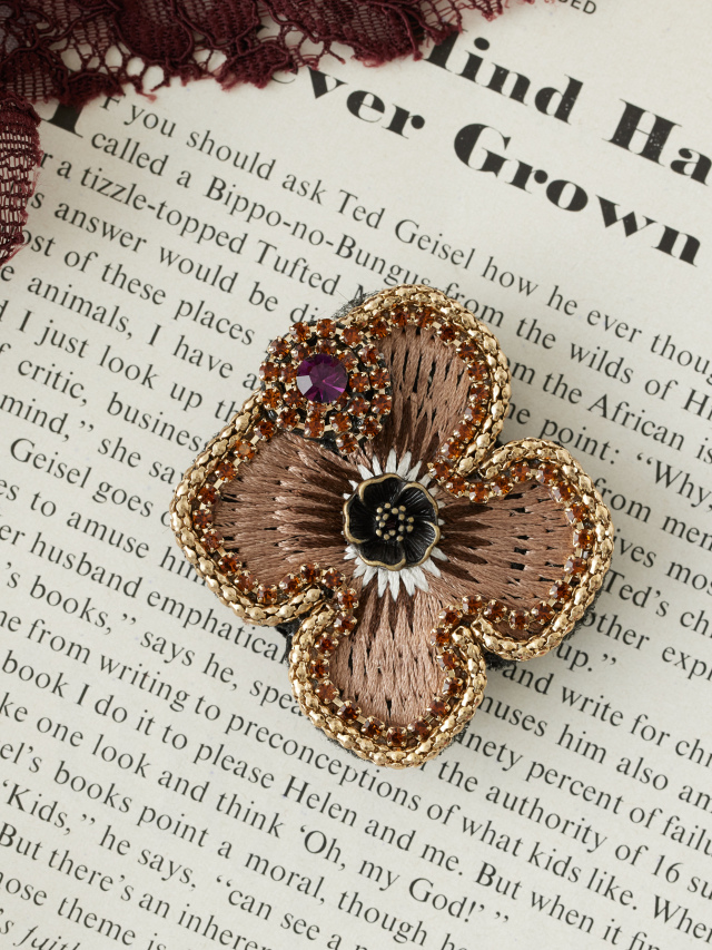 ビジューフラワーマグネットブローチ