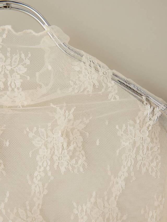 さえら　ヒスクローネ　レースのタートルネックトップス　３ さえら ヒスクローネ レースのタートルネックトップス 3 株