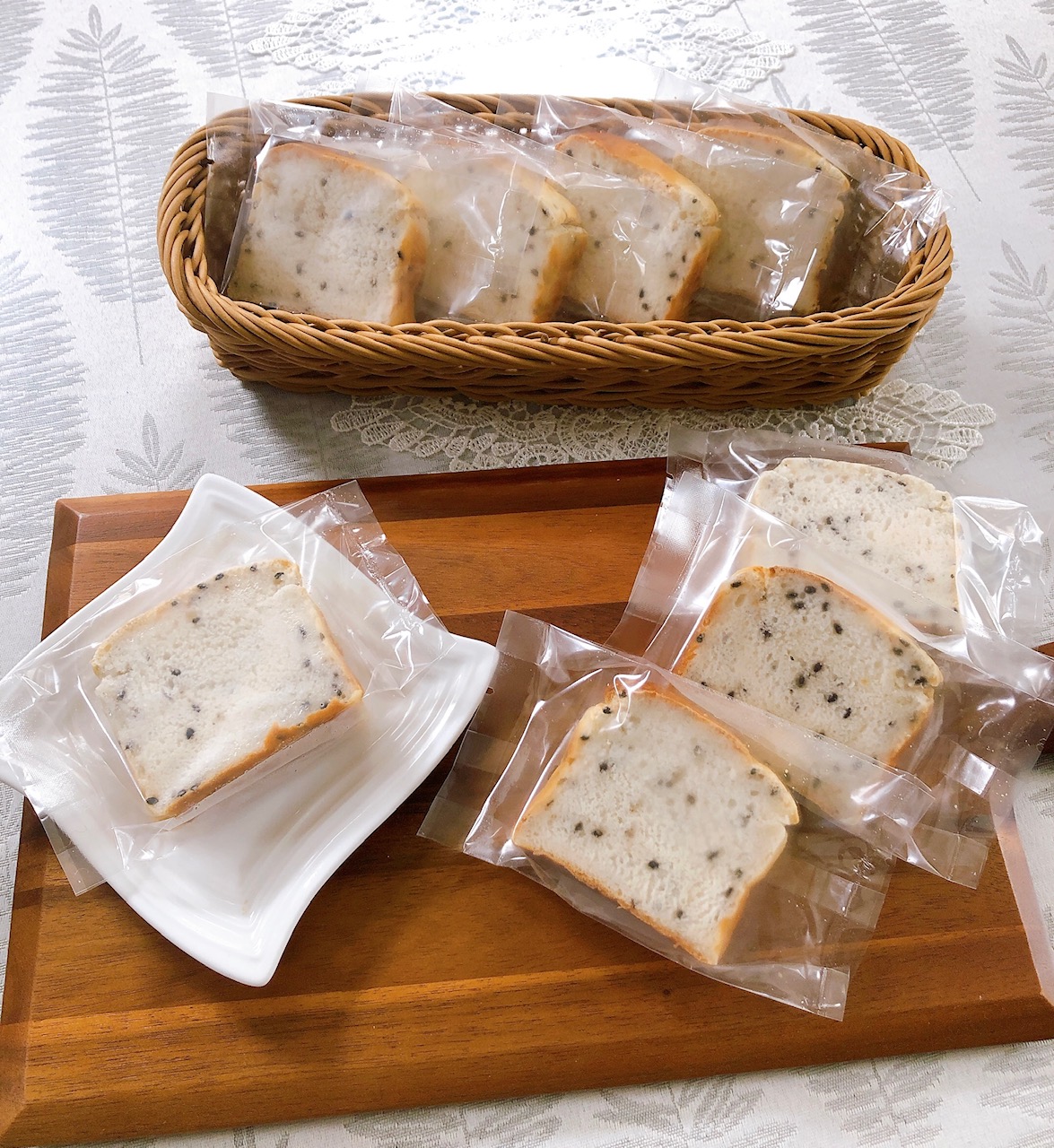 お手軽フワッと！米粉食パン【黒ごま】（8カット）