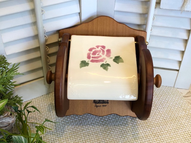 マニー ローズ WOOD トイレットペーパーホルダー 陶器 木製 新品
