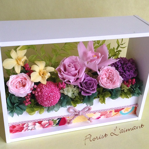 大輪の花々で華やかに。プリザーブドフラワーの和風アレンジ｜花宴
