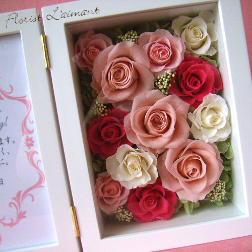 結婚祝いや誕生日プレゼントにピンクのフォトフレーム型