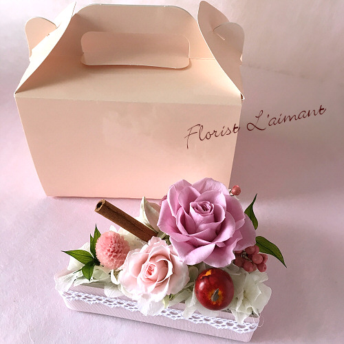 お見舞いや誕生日プレゼントにショートケーキ型のフラワーケーキ