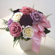 ペッパーベリーの実が可愛らしいプリザーブドフラワー｜プリザーブド