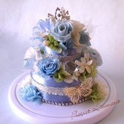 お見舞いや誕生日プレゼントにショートケーキ型のフラワーケーキ