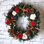 深紅のバラが咲き誇る大人のクリスマスリース｜ローゼロッサ（レッド）