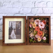 野の花を集めたような、お洒落なお花のフォトフレーム ｜ プリザーブドフラワー ナチュレ（ピンク）