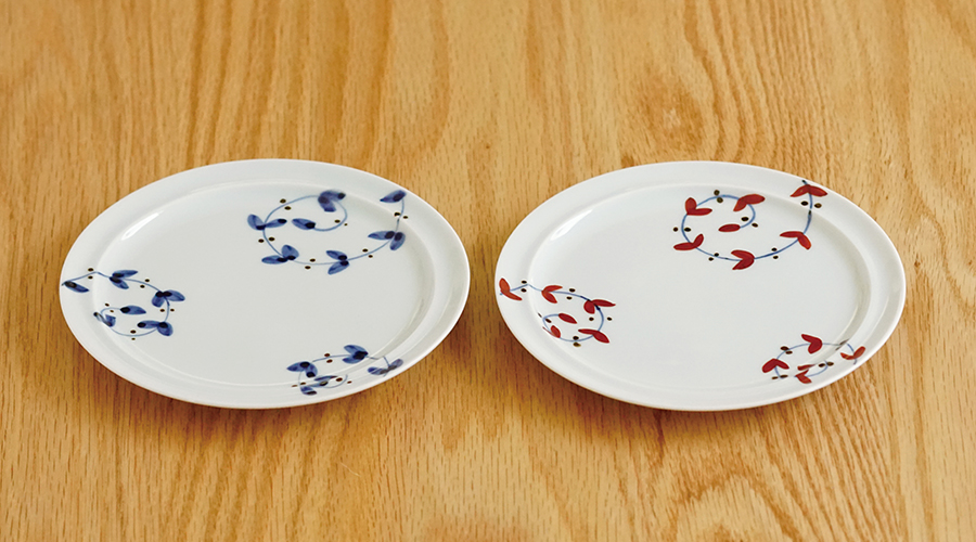 有田焼 皓洋窯 「サビ唐草リーフ5寸リムプレート（青・赤）」 大人の