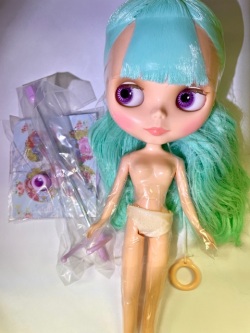 ネオブライス『フラワーガールオブハピネス』ヌードドール スタンド付