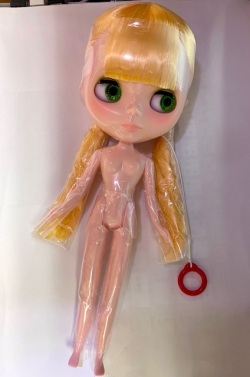 ネオブライス『ドナドーナツ』ピアスなしヌードドール スタンド付