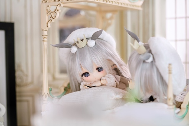 ○頭上のプラットフォーム　　絵画原画+doll鳩 Amazon | 華Doll* Anthos* -Behind The Frame- CHISE&HARUTA