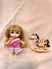 IB1384ヴィンテージ  Liddle Kiddles Beddy Bye Biddle ＆ Calamity Jiddleの木馬