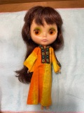 IB1374 Kenner Blythe ブライス ブラウンヘア / ゴールデンガッデスドレス