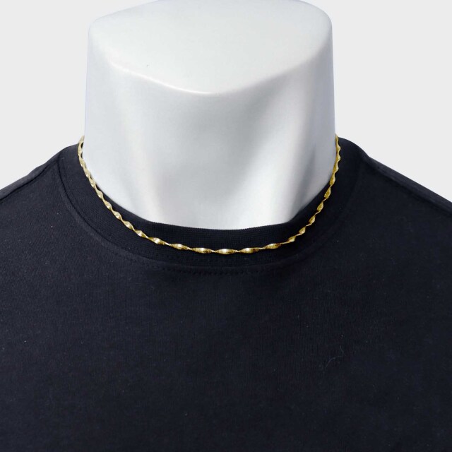 ネックレスチェーン着用画像