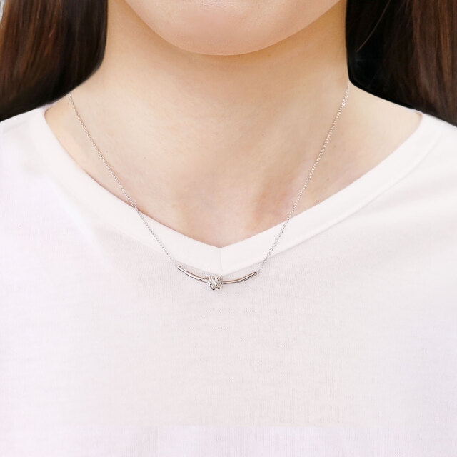 ゆ*ん様 シルバー 結び目デザイン ネックレス ネックレス レディース 結び目 デザイン シルバー925 [ WHITE