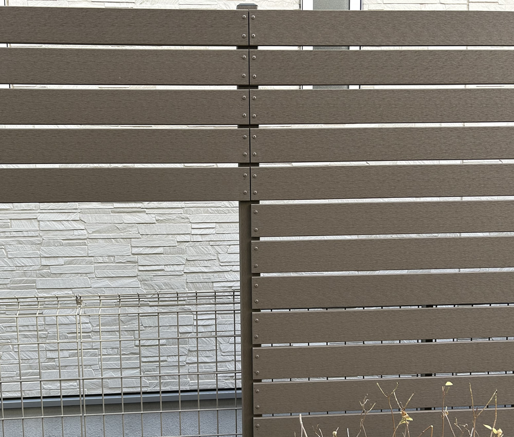 �Ɣ̓˂����킹�����͖�R�~���̌��Ԃ��󂯂Ă��܂��B