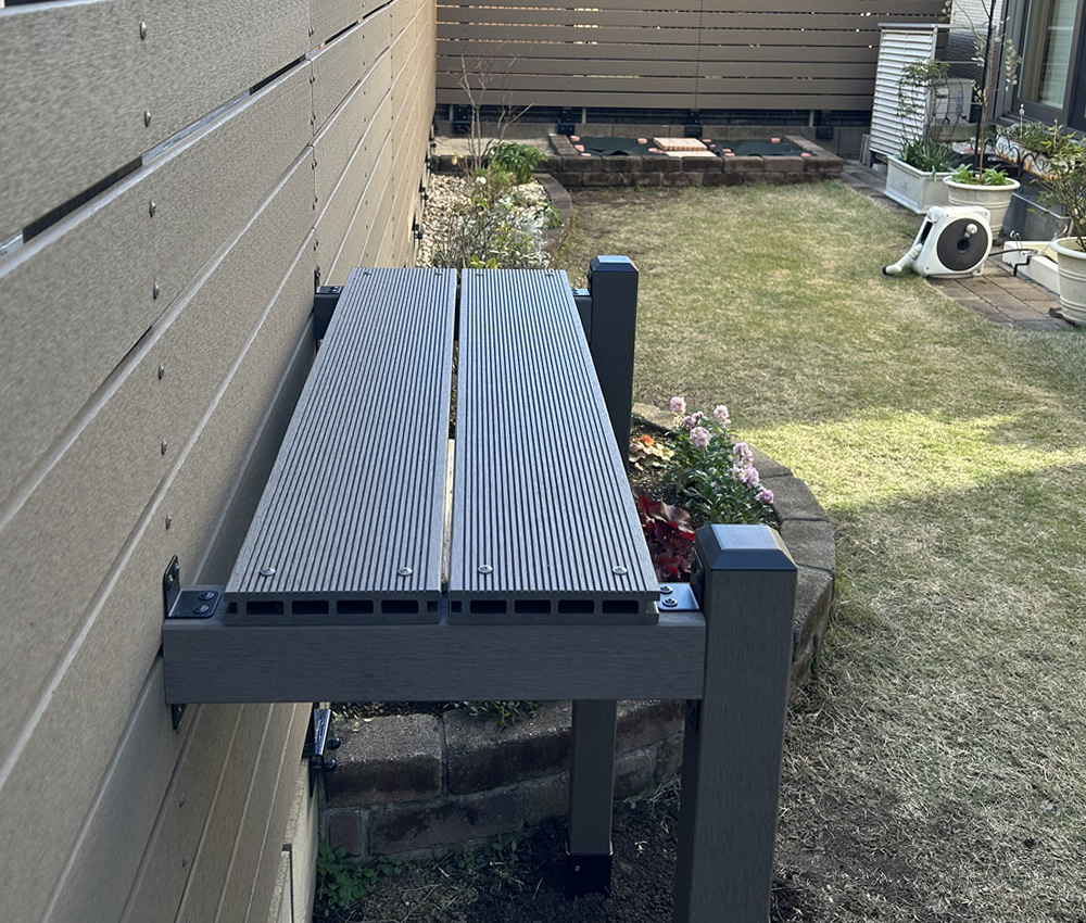 �T���̏㕔�ɂ̓f�b�L�ނ��Œ肵�āA����������X�y�[�X�Ƃ��Ă����p�ł���d�l�ƂȂ�܂����B